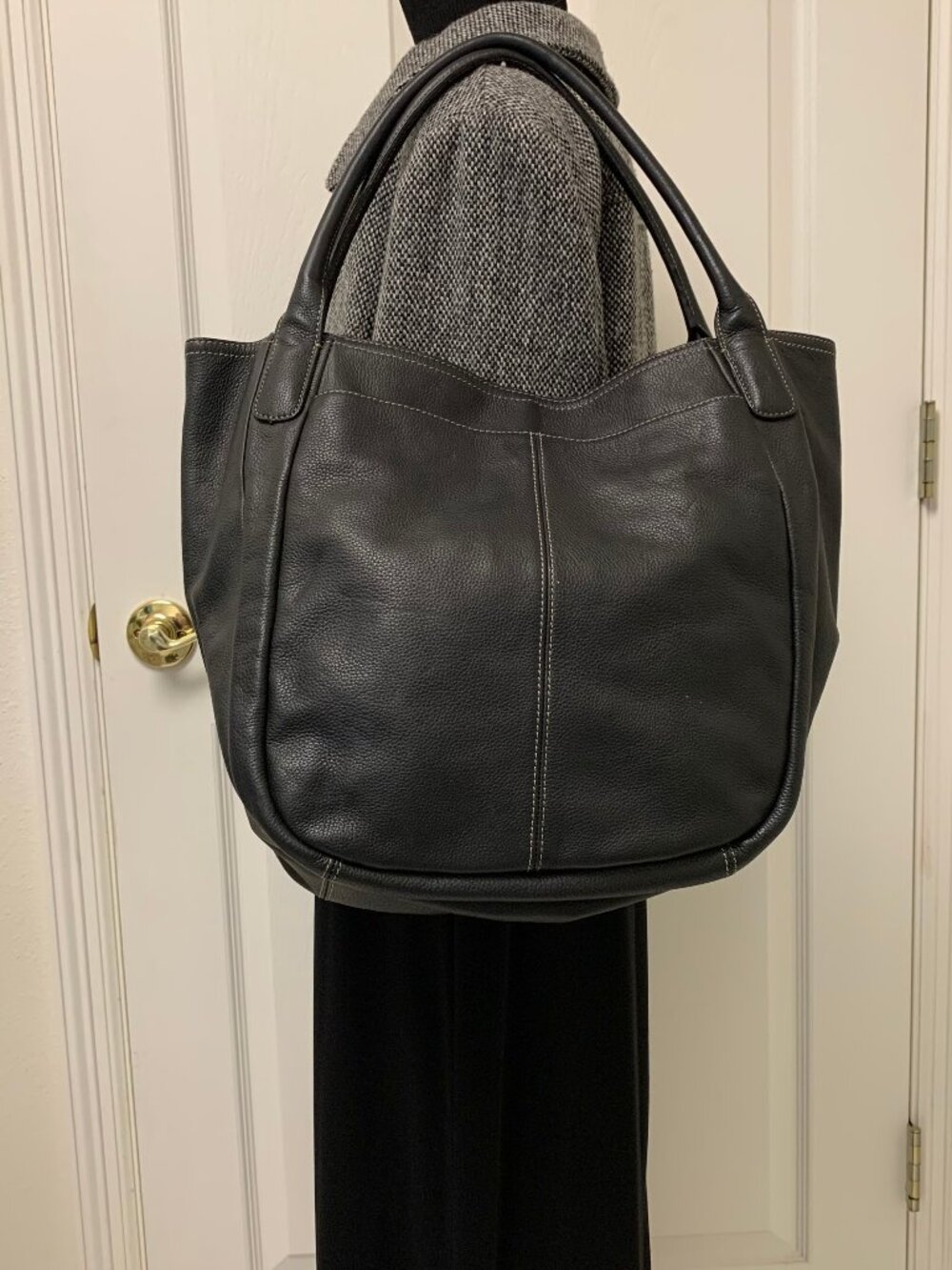 Tignanello Large Black Pebbled Leather Hobo Shoulder Bag Tote - Picture 3 of 16